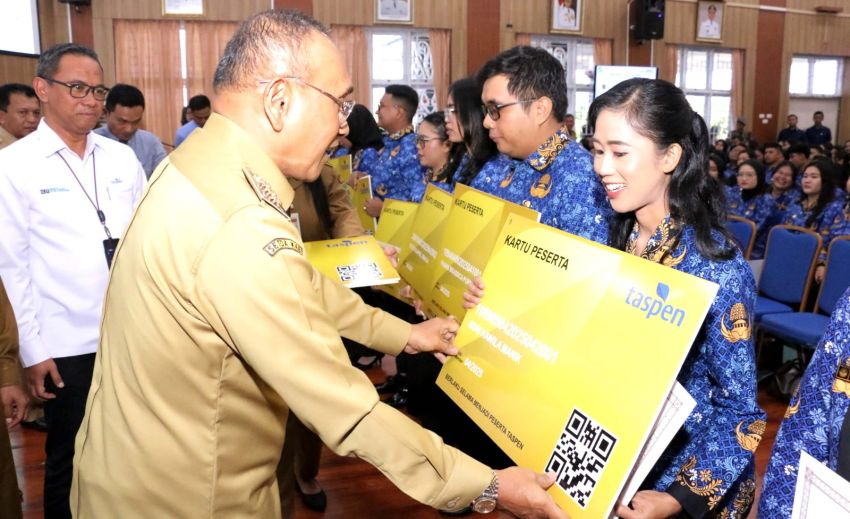 Bupati Simalungun Serahkan 524 SK Pengangkatan CPNS di Lingkungan Pemkab Simalungun Formasi Tahun 2024