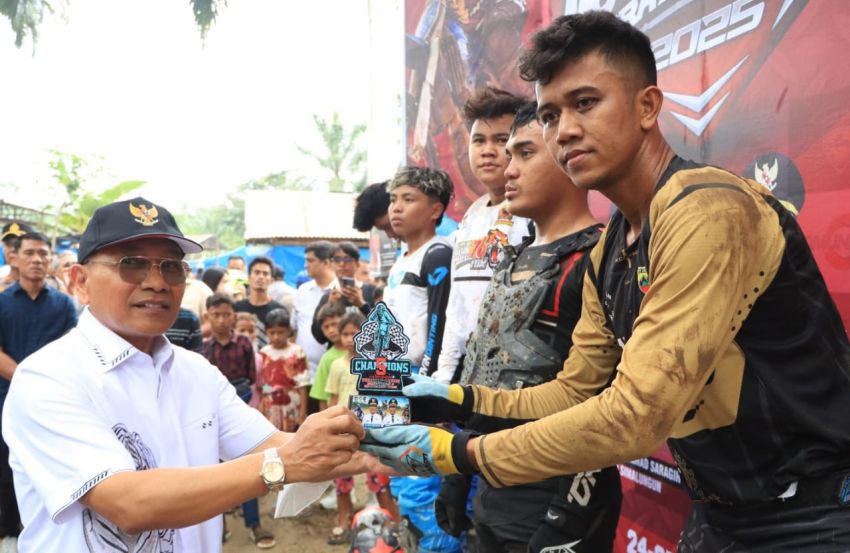 Lepas Peserta MotoCross Grasstrak Tanjung Pasir 2025: Bupati Simalungun: "Ini Ajang Sportif Anak Muda