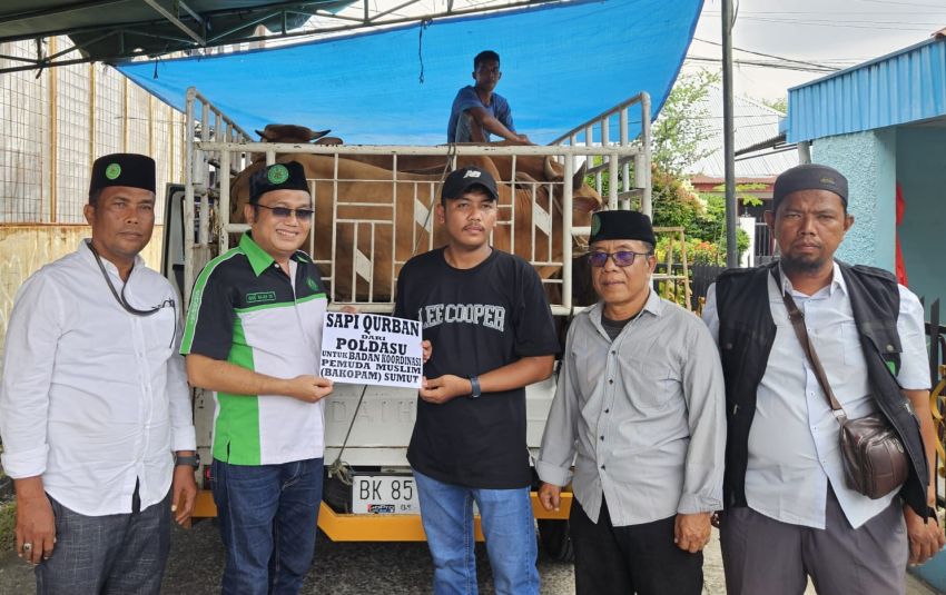 Kapolda Sumut Serahkan Hewan Kurban untuk Bakopam Sumut