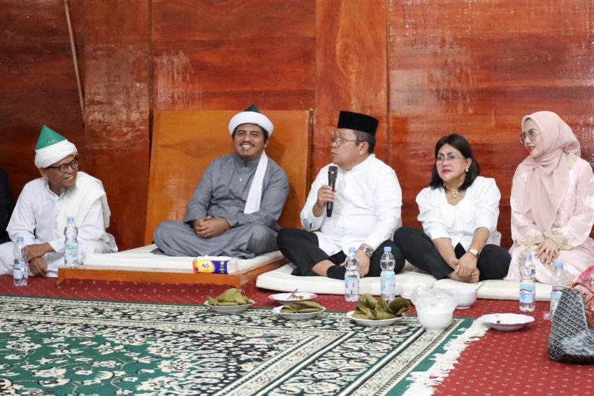 Wali Kota bersilaturahmi ke Pondok Persulukan Tuan Guru Batak Serambi Babussalam, di Nagori Jawa Tongah Kecamatan Hatonduhan