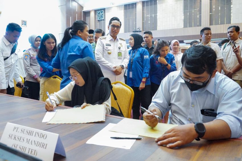 Rico Waas Tinjau Job Fair, 56 Perusahaan Buka 2.149 Lowongan dengan 203 Jabatan