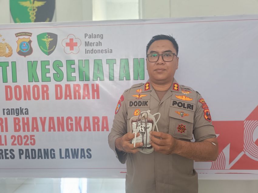 Berbagi Kehidupan di Bhayangkara ke -79,AKBP Dodik Yuliyanto bersama Personel Polres Palas dan Warga Donor Darah