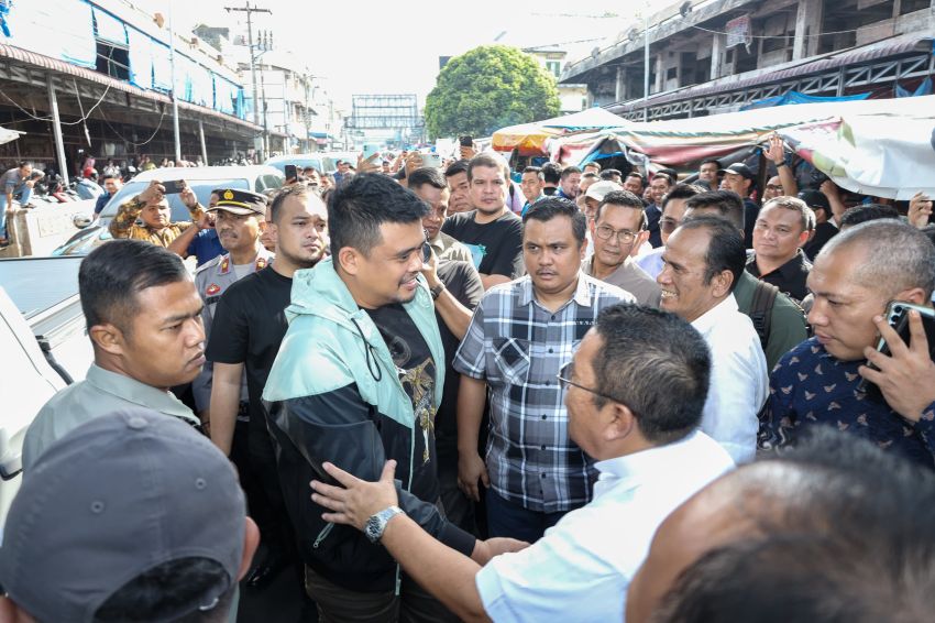 Gubernur  meninjau Gedung IV Pasar Horas di Jalan Merdeka Pematangsiantar