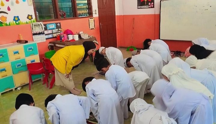 Mahasiswa PIAUD UNPAB Kembangkan Karakter Anak Lewat Pembiasaan Salat Dhuha di TK ABA Kartini Binjai