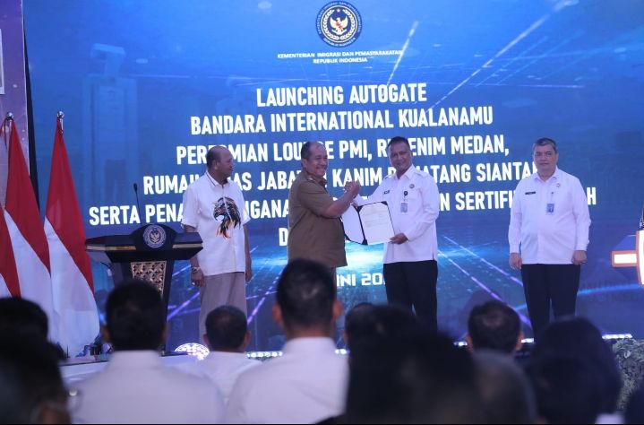 Bupati Asahan Serahkan Sertifikat Tanah ke Kanwil Ditjen PAS Sumut