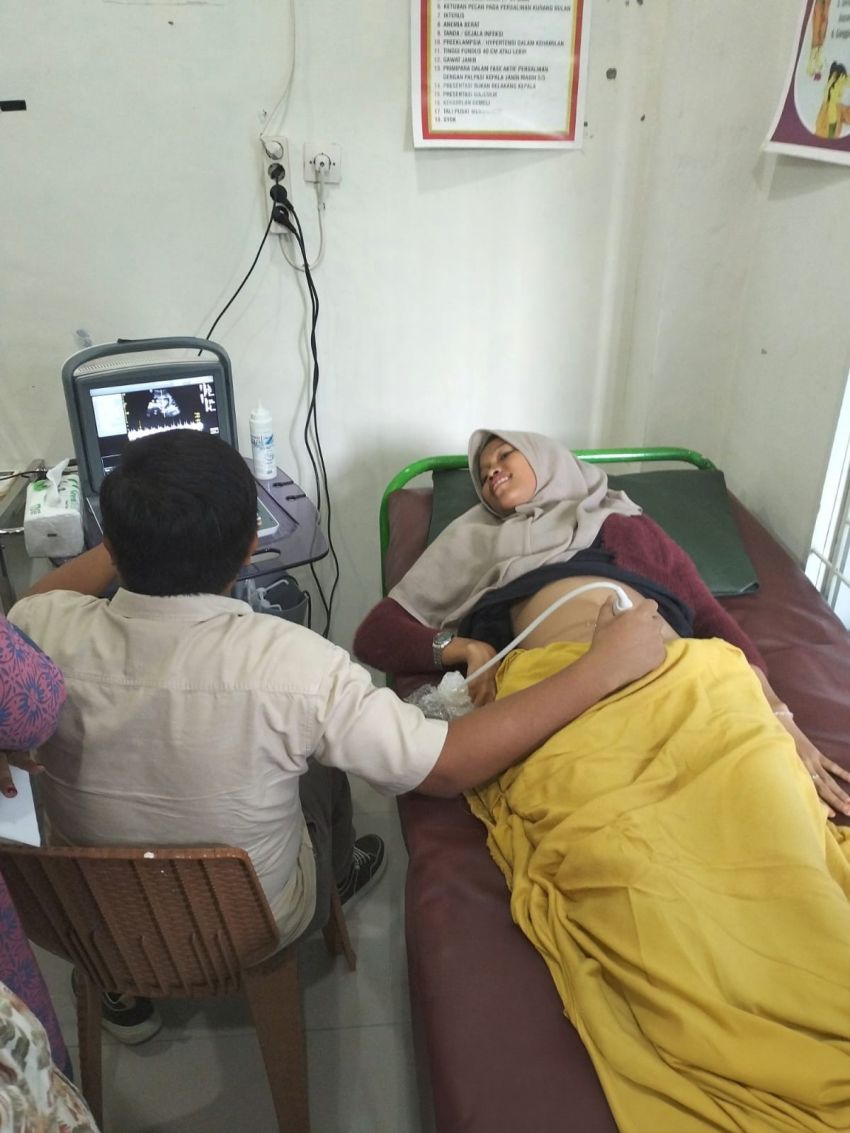 Dinkes mengirimkan tim spesialis Obstetri Gynekologi untuk memberikan pendampingan ke puskesmas