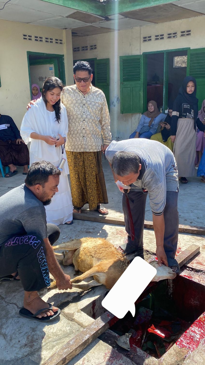 Berbagi di Hari Raya Idul Adha, Bella Olivia Putri Sani Kurban Satu Ekor Kambing, "Insyaallah Mendapat Berkah"