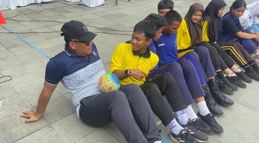 HUT Bhayangkara ke-79, Kapolrestabes Medan ikut Fun Game bersama Warga