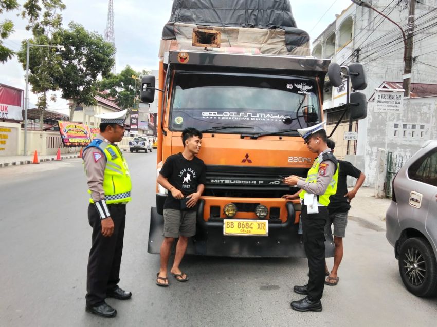 Sosialisasi Over Dimensi dan Over Load Upaya Satlantas Polres Padangsidimpuan untuk Kamseltibcar