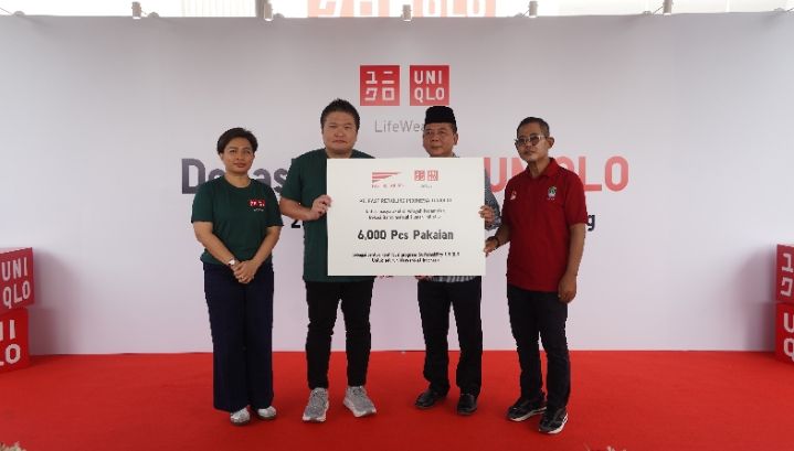 Wujudkan Komitmen Sosial, UNIQLO Donasikan 6.000 Pakaian untuk 1.500 Keluarga di Bekasi Barat