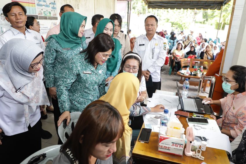 Ketua TP PKK Kota menghadiri acara Gebyar IVA Test, Sadanis, dan Cek Kesehatan Gratis Wilayah Kecamatan Siantar Barat
