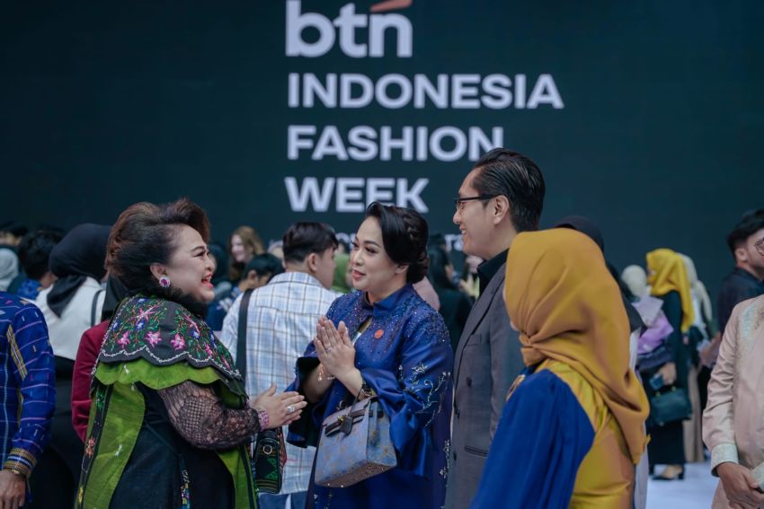 Bersama Desainer Medan, Rico Waas dan Ketua TP PKK Hadiri IFW 2025