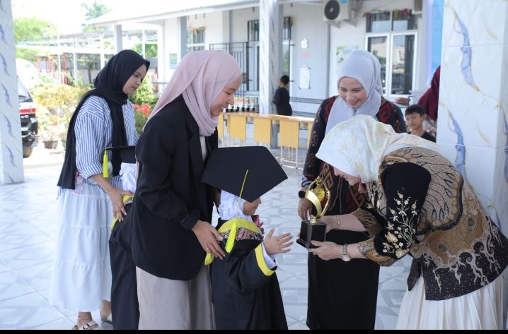 Ketua TP. PKK Kabupaten Asahan Hadiri Pelepasan Peserta Didik TK Swasta DIS Kisaran