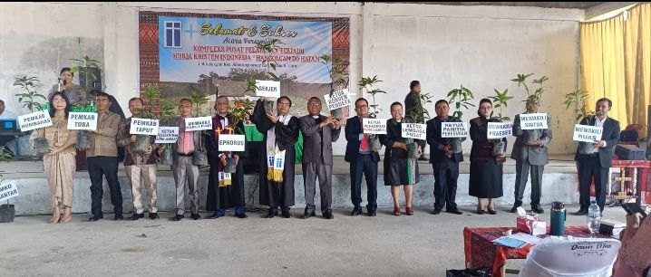 Ephorus Pdt Firman Sibarani Resmikan Pembangunan Pusat Pelayanan Terpadu HKI Hangoluan Do Hatam