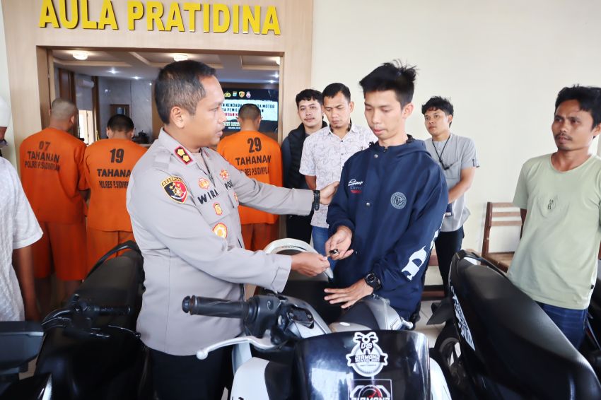 Kejutan Manis dari Polres Padangsidimpuan,AKBP Wira Prayatna Pimpin Serah Terima Motor Korban Curanmor