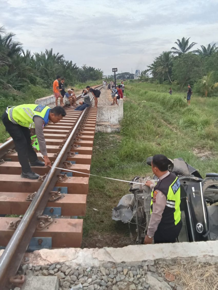 Mobil Tertabrak Kereta Api di Sukamandi Hulu, Dua Orang Tewas di Tempat