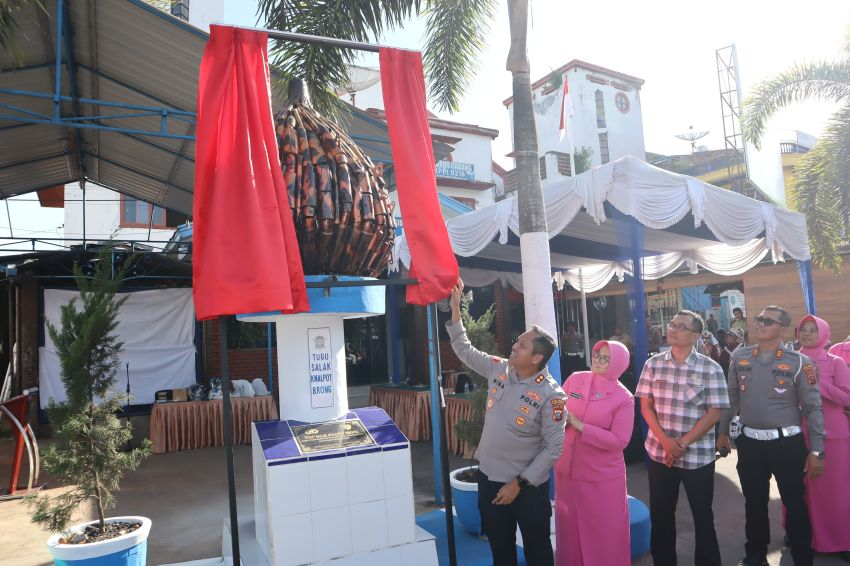 Tugu Salak Knalpot Brong Padangsidimpuan Diresmikan AKBP Wira Prayatna, Simbol Edukasi Lalu Lintas Sambut HUT Bhayangkara ke-79