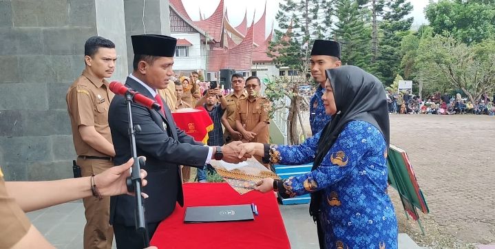 Pelantikan PPPK Formasi Guru, Tenaga Teknis, dan Tenaga Kesehatan di Lingkungan Pemkab  Solok .