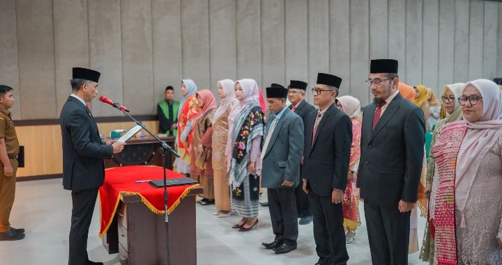 Pemkab Solok Lantik 18 Pejabat Administrator dan Pengawas, Lengkapi Struktur Birokrasi Pemerintahan