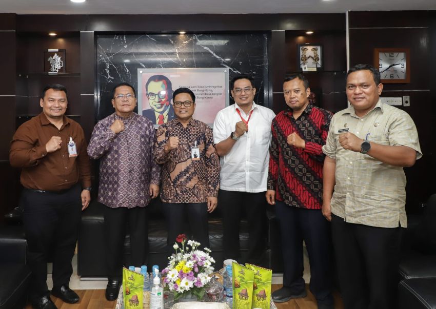 Wali Kota bersama Kepala Bank Sumut Cabang Pematangsiantar didampingi sejumlah pimpinan OPD bertemu Dirut PT Bank Sumut di Kantor PT Bank Sumut