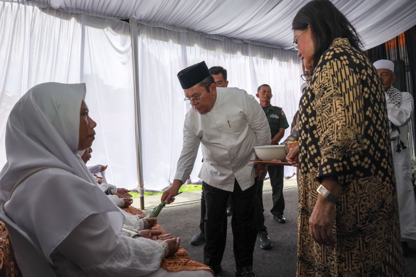Wali Kota bersama Forkopimda Plus tepung tawar jamaah haji