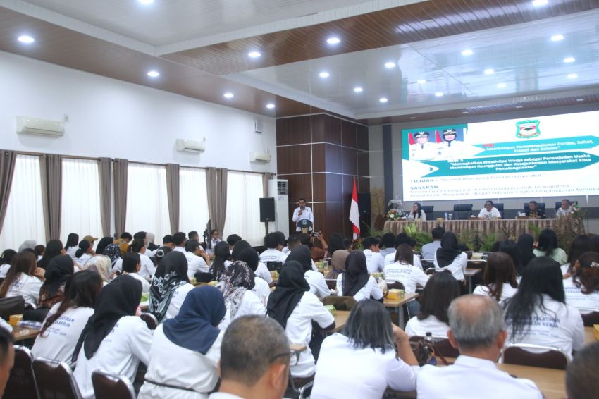 Wali Kota diwakili Asisten Perekonomian menutup Pelatihan DBHCHT