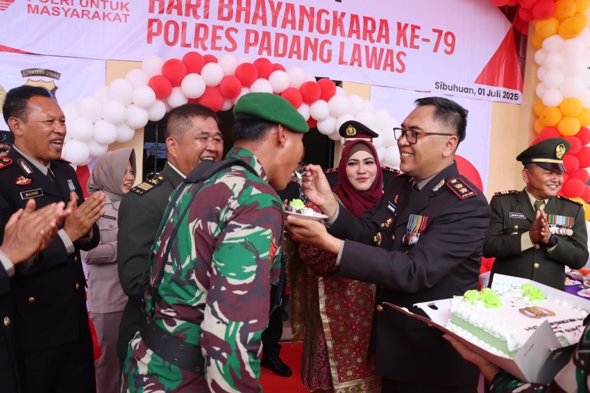 Hangat dan Penuh Kejutan! HUT Bhayangkara ke-79 di Palas Dirayakan Bersama TNI, Tunjukkan Sinergi Kuat TNI-Polri