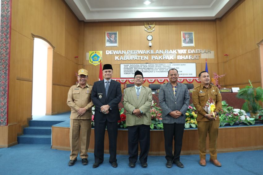 Dihadapan Fraksi- Fraksi DPRD, Wakil Bupati Membacakan Nota Jawaban Bupati Pakpak Bharat
