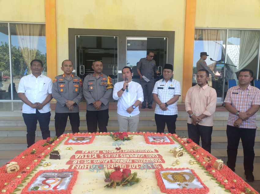 HUT ke-18 Kabupaten Padang Lawas: Polres Palas Bikin Heboh dengan Kue Ulang Tahun Super Besar!