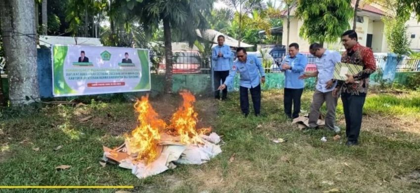 Kakan Kemenag Deli Serdang Musnahkan Ribuan Dokumen Nikah Kadaluarsa Demi Tertib Administrasi dan Mencegah Penyalahgunaan