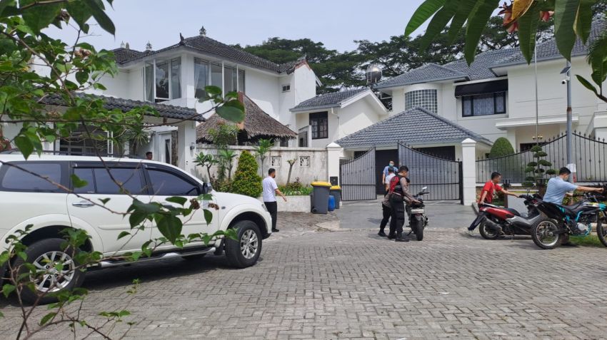 Rumah Mewah Mantan Kadis PUPR Sumut Topan Ginting di Royal Sumatera Digerebek KPK, Ditaksir Rp 7 Miliar