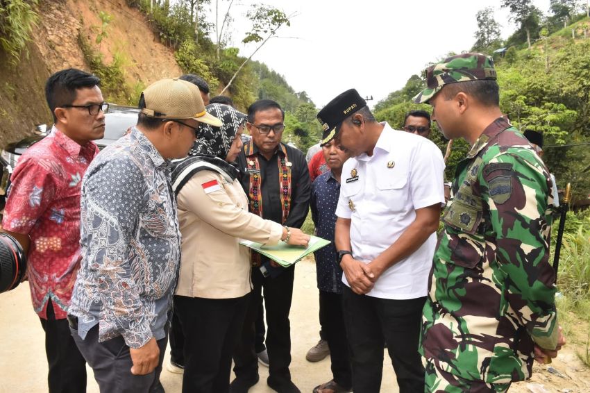 Bupati Saipullah Nasution dan Dandim 0212/Tapsel Tinjau Persiapan Pembukaan Jalan Siobon-Sopobatu Madina
