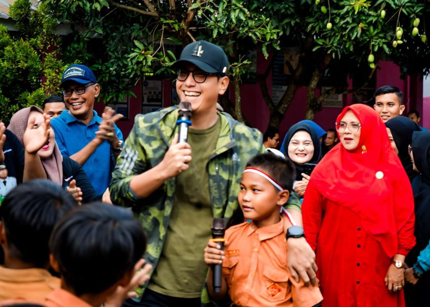 Sapa Warga, Rico Waas Tebar Keceriaan di SDN 067263 Medan Marelan