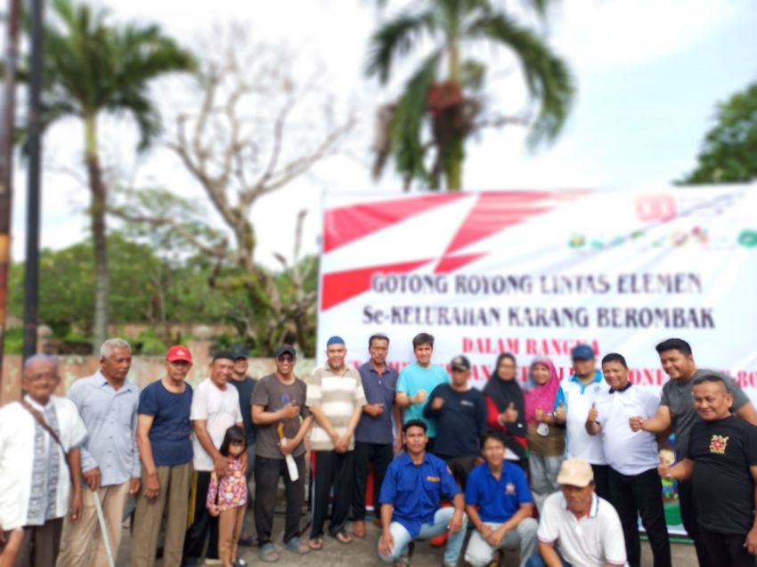 Lintas Elemen Masyarakat Karang Berombak Gelar Gotong Royong Sambut HUT RI ke-80