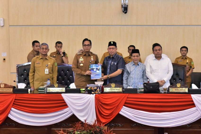 Paripurna DPRD Medan, Rico Waas Minta Perangkat Daerah Lakukan Tindakan Yang Konkrit Terhadap Hasil Reses