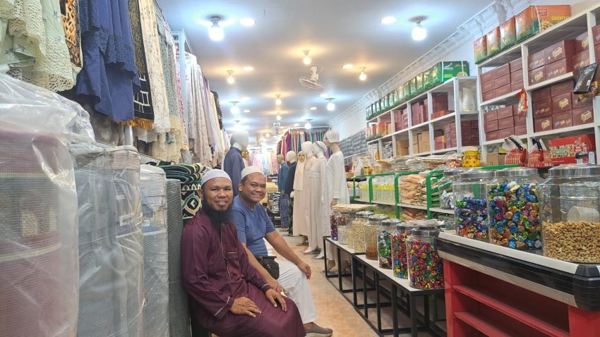 Bisnis Perlengkapan Haji dan Umrah Berkembang di Medan, Toko Ahmad Akhyar Jadi Rujukan Jamaah