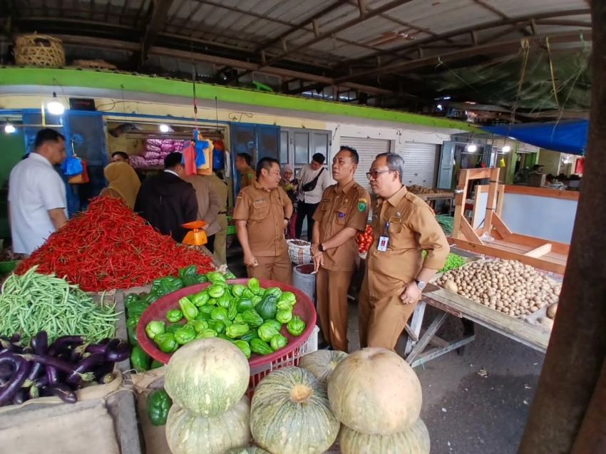 Plt Sekdako bersama Tim Satgas Pangan Tinjau Harga Sembako di Dua Pasar Padangsidimpuan, Keluhan Pedagang Daya Beli Minim