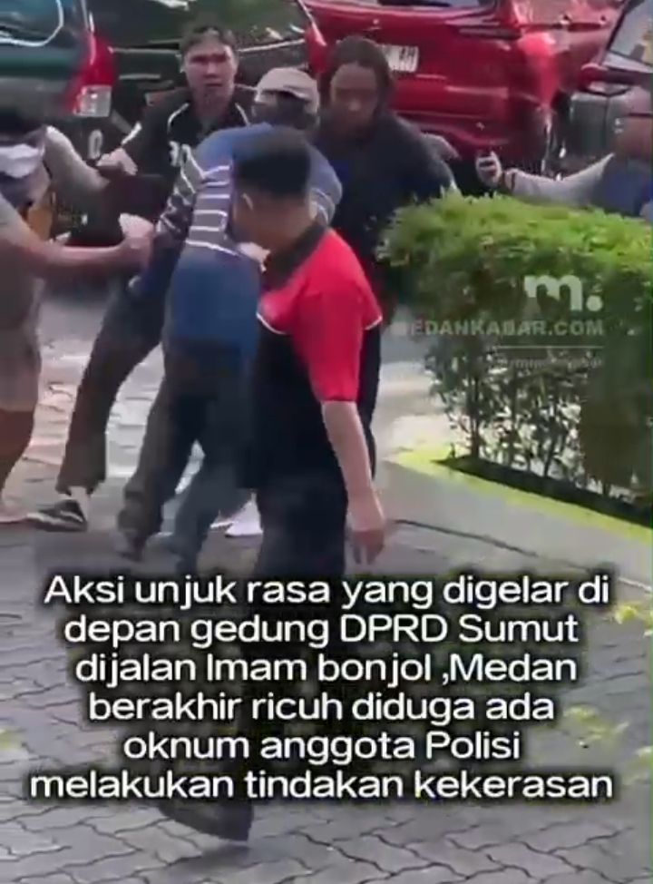 Oknum Diduga Polisi Injak Kepala Mahasiswa Saat Demo di DPRD Sumut