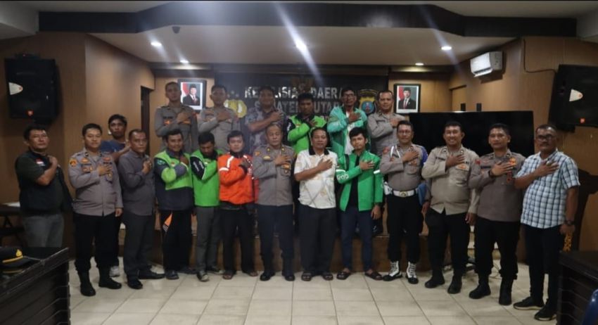 Wujud Solidaritas, Polresta Deli Serdang Bersama Komunitas Ojol Gelar Doa Bersama Atas Wafatnya Pengemudi Ojol Affan Kurniawan