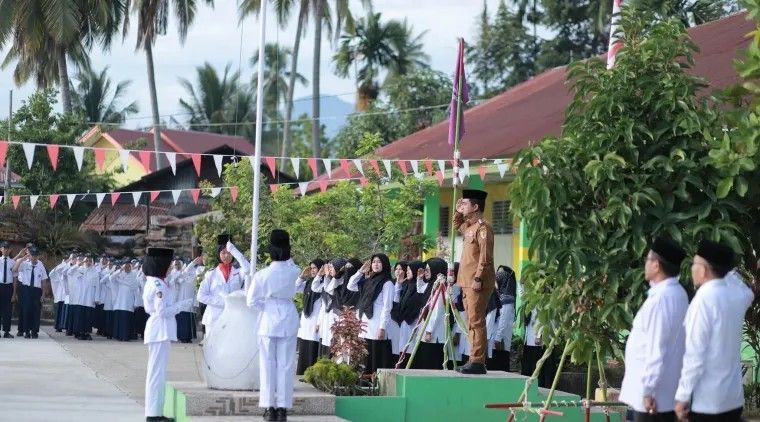 Wako Solok Jadi Pembina Upacara di MTsN Kota Solok