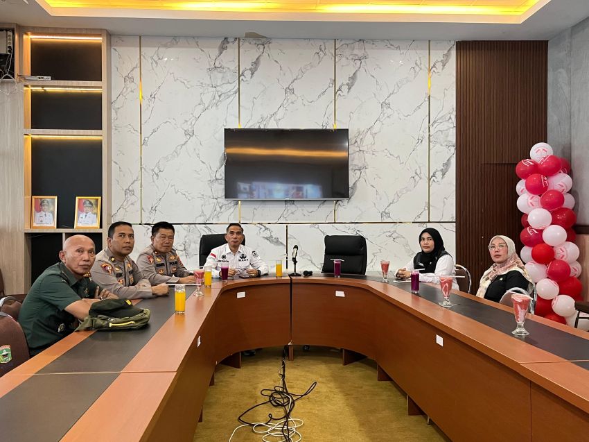 Pemkab Solok Hadiri Rapat Monev Pembagian Bendera Merah Putih untuk Peringatan HUT RI ke-80 secara Daring