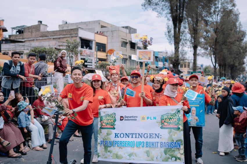 PLN UID Sumatera Utara Kenalkan Digitalisasi Lewat PLN Mobile di Festival Bunga dan Buah Tanah Karo 2025