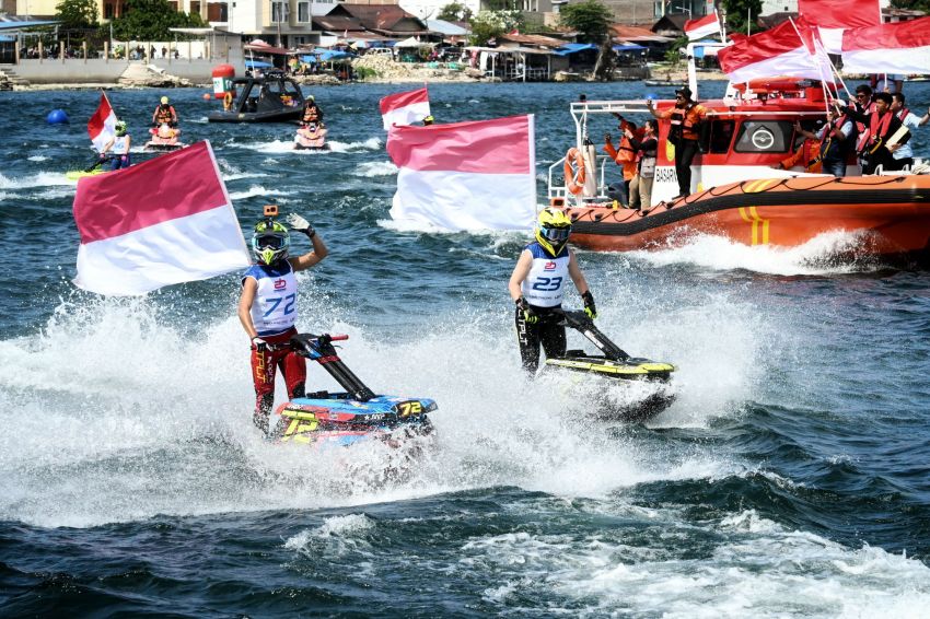 Kemeriahan Peringatan HUT RI Warnai Kejuaraan Dunia Aquabike,Orang Indonesia Pertama Juara Dunia Pimpin Parade Lap Merah Putih