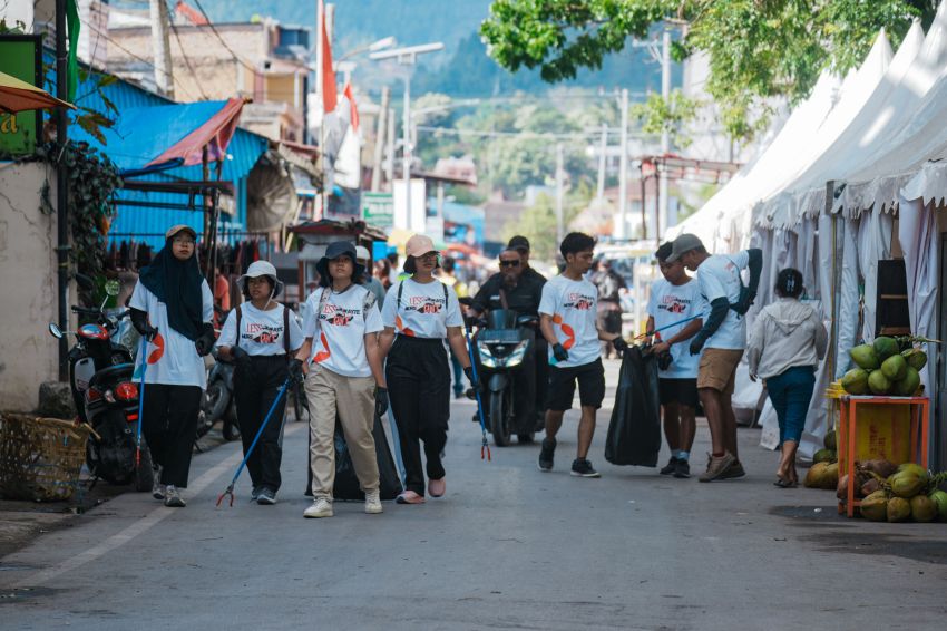 Jaga Danau Toba Tetap Lestari, ITDC Gelar Pembersihan Sampah dan Edukasi Pengelolaan Sampah di Danau Toba