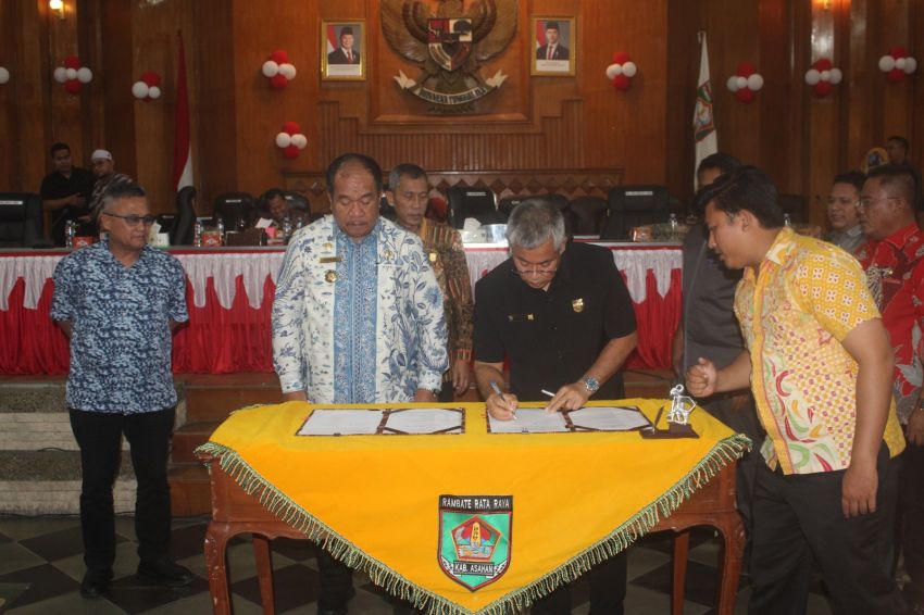 Bupati Asahan Hadiri Rapat Paripurna DPRD untuk Penandatanganan Nota Kesepakatan APBD 2025