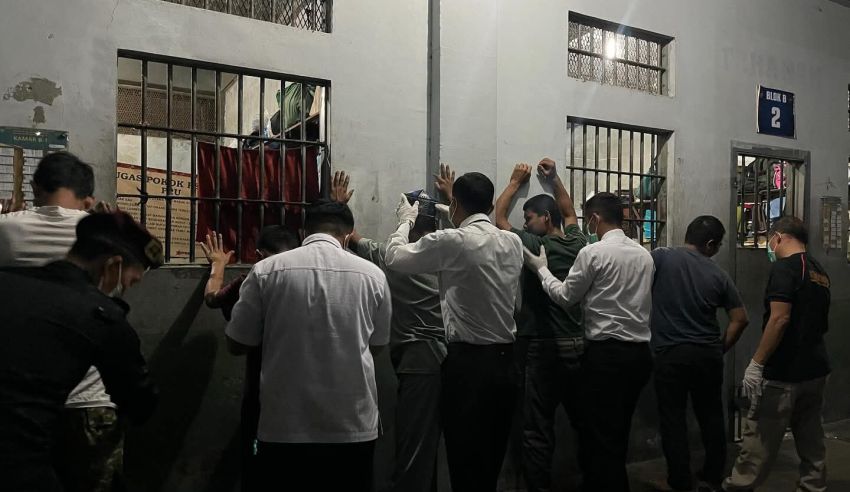 Gelar Razia, Satgas Kamtib Lapas Padangsidimpuan Geledah Kamar Hunian