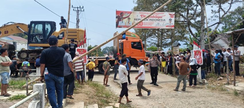 Warga Desa Amborgang Tuntut Pemenang Eksekusi Kembalikan Hak Warga