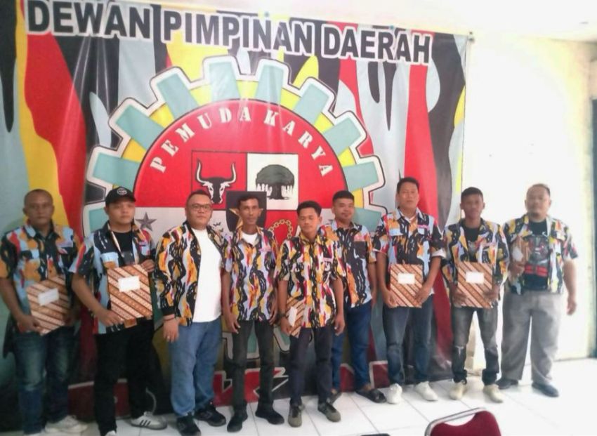 Ketum DPP PKN Maruli Aner Siagian Saksikan Ketua DPD II Medan Serahkan Mandat SK 8 PAC