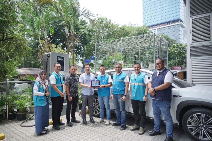 Momentum Hari Pelanggan Nasional, GM PLN UID Sumut Sambangi SPKLU Cambridge Hotel Medan