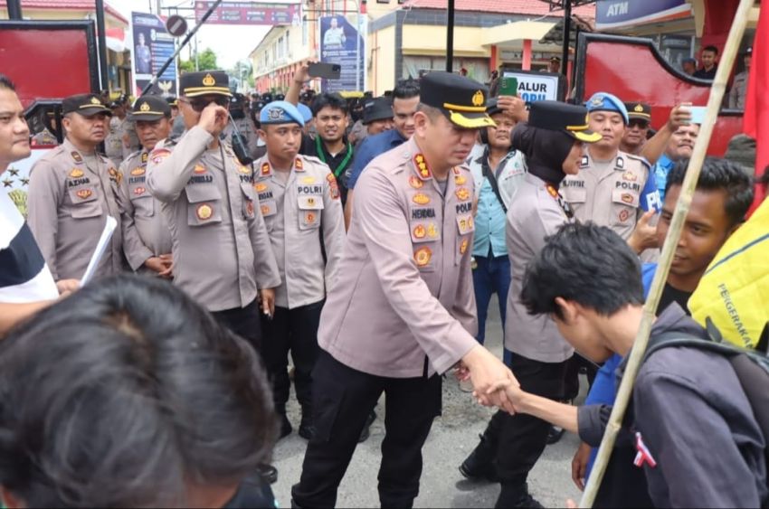 Aksi Unjuk Rasa Elemen Mahasiswa Di Wilkum Polresta Deli Serdang Berjalan Damai dan Kondusif